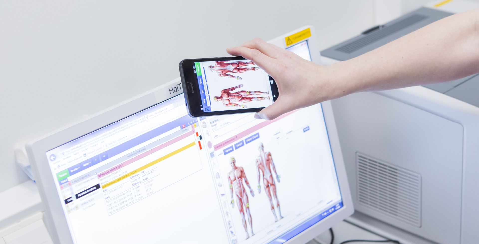 Kuvassa Esko-järjestelmä käytössä erikoissairaanhoidossa. Tulevan hyvinvointialueen asiakas- ja potilastietojärjestelmäkokonaisuuden tulee vastata niin perusterveydenhuollon, erikoissairaanhoidon kuin sosiaalihuollon tarpeisiin. 